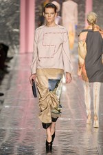 アクネ ストゥディオス 2013-14年秋冬コレクション - 構築的なシルエットとレイヤードで魅せたパリコレ初舞台｜写真34