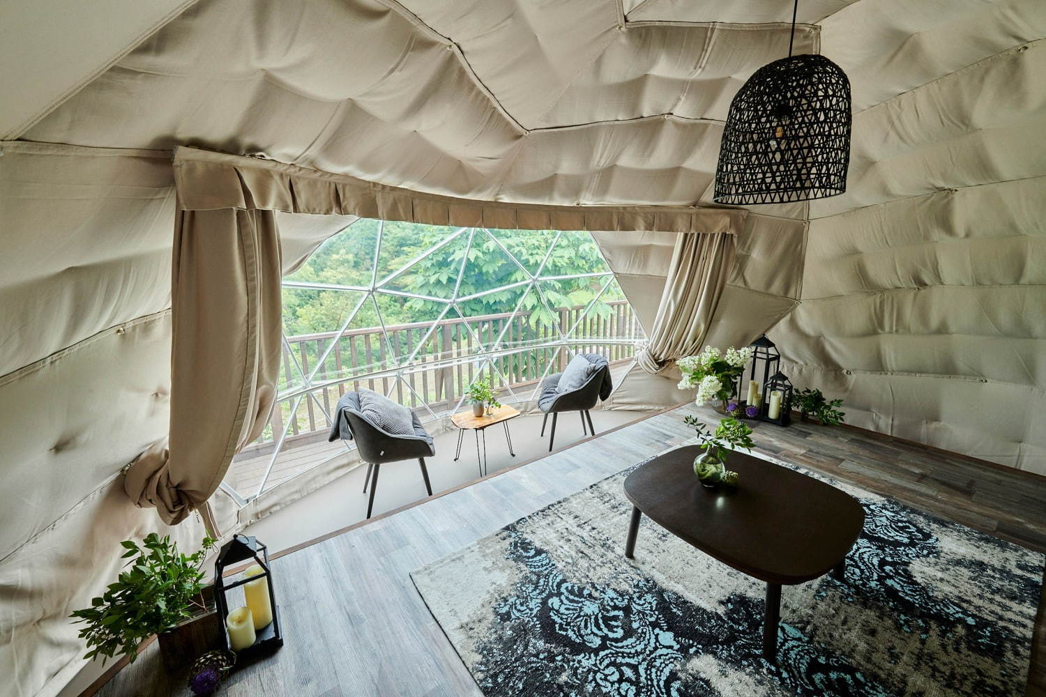 日比谷花壇初の宿泊施設が相模原にオープン、広々ドーム型テント＆フラワーレッスン体験も｜写真3