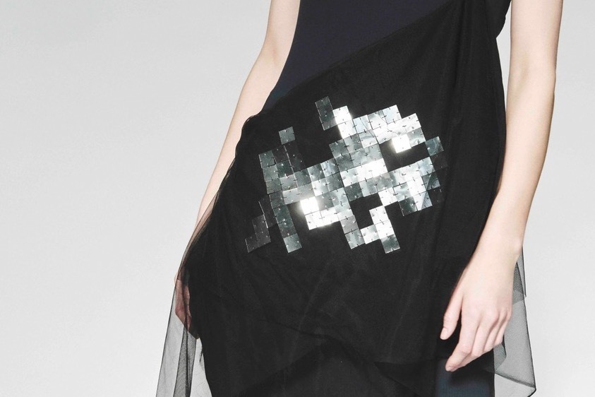 ディスコード ヨウジヤマモトのバッグ「ドレープ」一点物の“刺繍入り”モデル、ギンザ シックスで