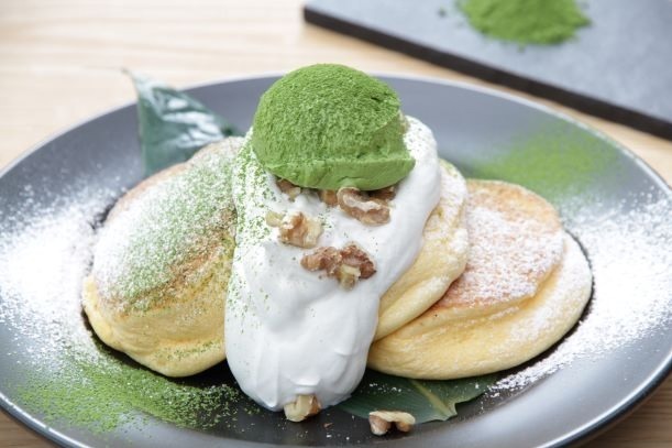 幸せのパンケーキの季節限定「宇治抹茶の濃厚ムースパンケーキ」宇治抹茶×ふわふわ食感｜写真2