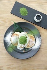 幸せのパンケーキの季節限定「宇治抹茶の濃厚ムースパンケーキ」宇治抹茶×ふわふわ食感｜写真3