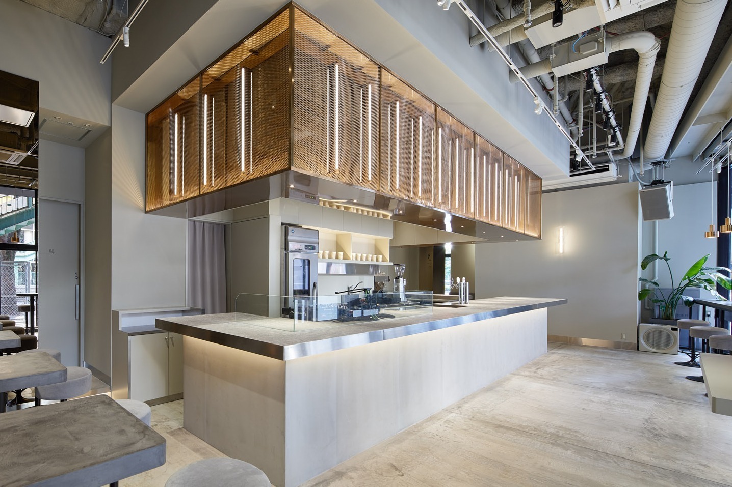 DJ｜渋谷ミヤシタパーク「or」カフェ×ギャラリー×ミュージックバーの一体型施設、シャンパン自販機も