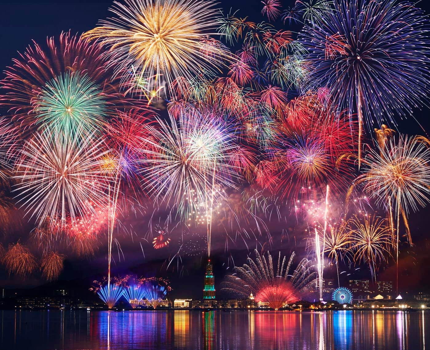 ハウステンボス「九州一花火大会」光や音楽を融合した九州最大級2.2万発の花火｜写真1