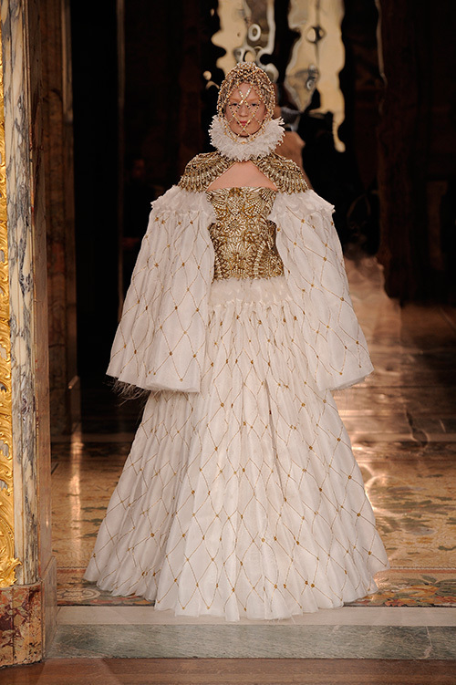 マックイーン(McQueen) 2013-14年秋冬ウィメンズコレクション