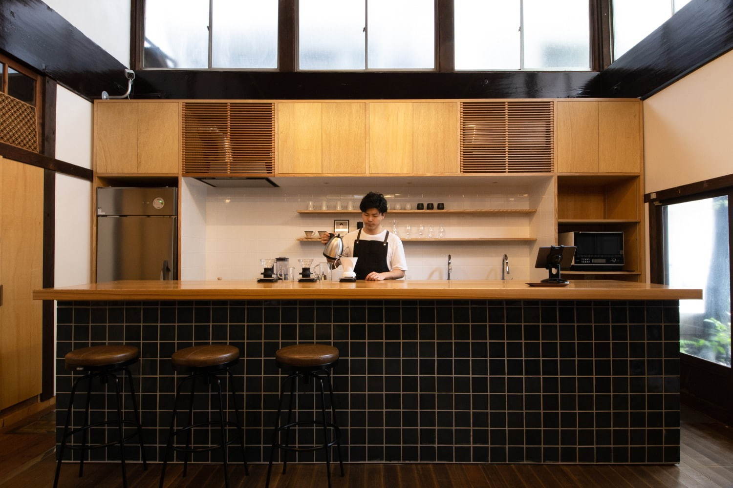 築90年の銭湯を改装したカフェ「レボン快哉湯」東京・下谷に、自家焙煎コーヒー×自家製アイスを提供｜写真1