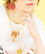 Q-pot.“ピザ”の新作アクセサリー、とろけるチーズのピザネックレスやリアルなサラミピアス｜写真15