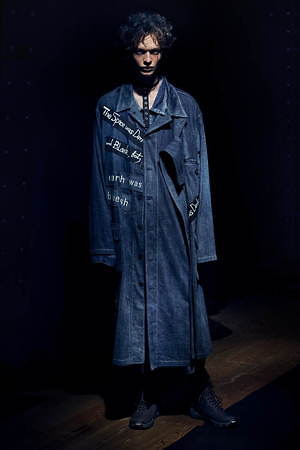 w300_yohjiyamamoto_2021SS_043.jpg w300_yohjiyamamoto_2021SS_043.jpg