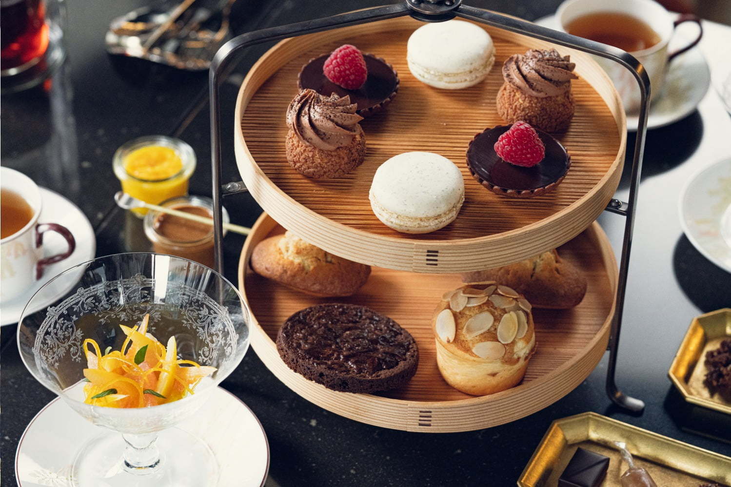 マドレーヌ｜ル・ショコラ・アラン・デュカスのアフタヌーンティーに柑橘＆ミントの夏デザート、テイクアウトもスタート