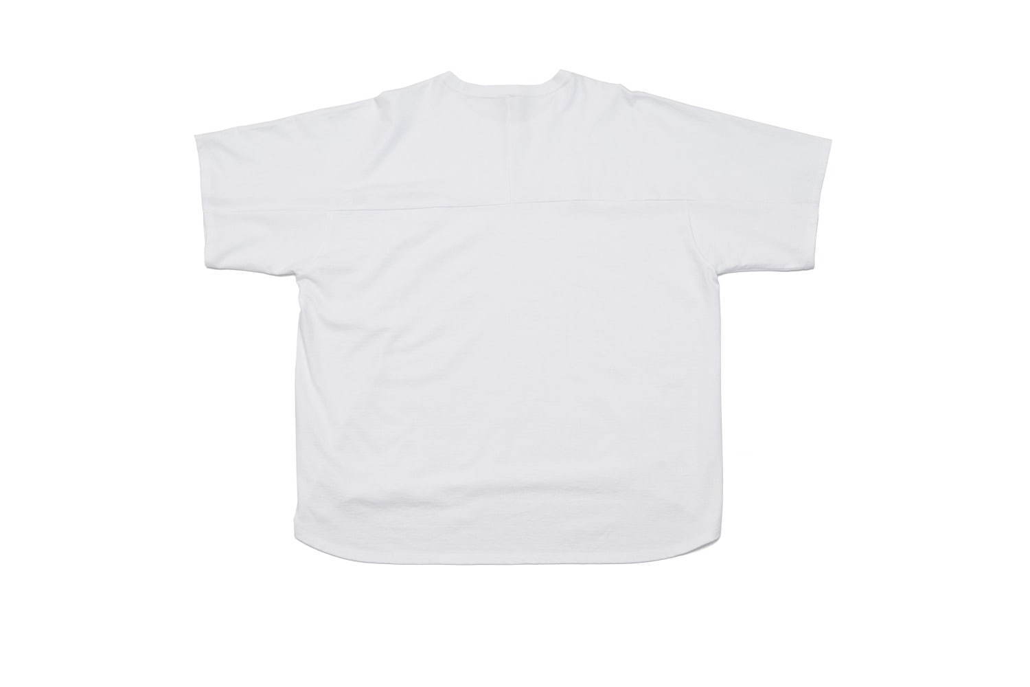 グラフペーパー×プレのコラボTシャツ、定番オーバーサイズTを解体・再構築したフットボールTシャツ｜写真10