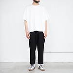 グラフペーパー×プレのコラボTシャツ、定番オーバーサイズTを解体・再構築したフットボールTシャツ｜写真12