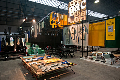 プロダクトデザイナー トム・ディクソン×アディダス、コラボでバッグとアパレルのコレクションを発表