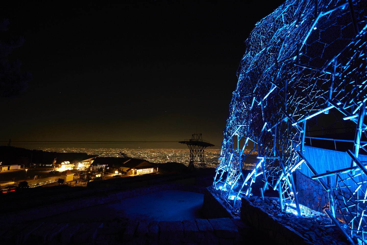 六甲山光のアートイベント、1000万ドルの夜景＆“蛍や夏の雨”イメージのライトアップ｜写真1