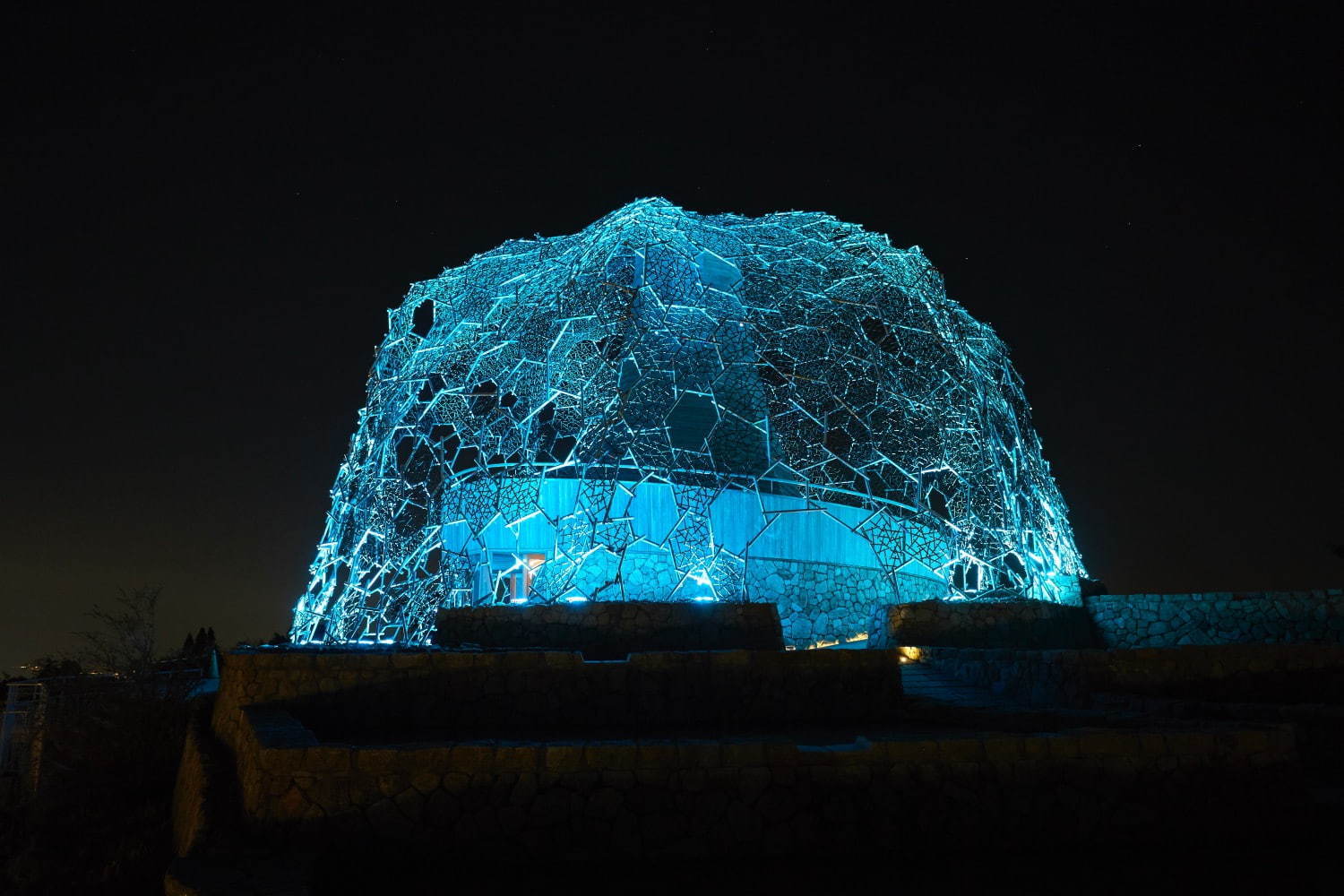 六甲山光のアートイベント、1000万ドルの夜景＆“蛍や夏の雨”イメージのライトアップ｜写真2