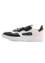 ヨウジヤマモト×アディダス新作スニーカー＆ウェア、シグネチャーロゴを配したコートシューズやジャケット｜写真3