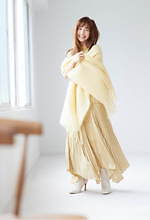 田中みな実が魅せるスナイデル2020年秋の新作、人気の華奢見せリブニットやボウタイシャツワンピ｜写真1