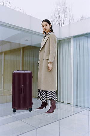リモワ“くすみブルー＆深みベリー”色の新スーツケース、渋谷パルコに ...