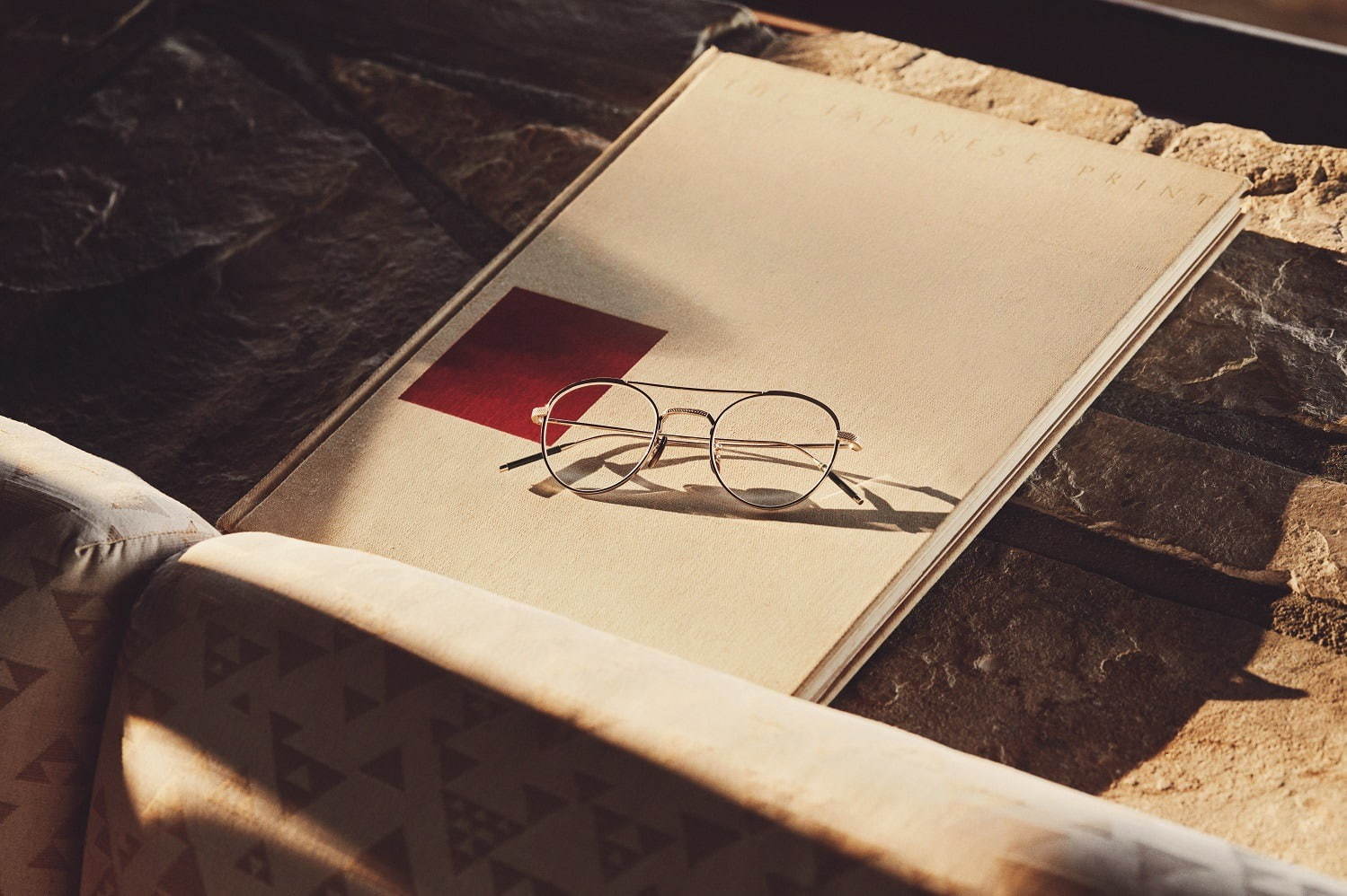 オリバーピープルズ“日本の匠”オマージュの新作アイウェア、日本製チタンフレームのメガネ＆サングラス｜写真16