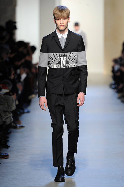 クリスヴァンアッシュ(KRISVANASSCHE) 2013-14年秋冬メンズコレクション  - 写真1