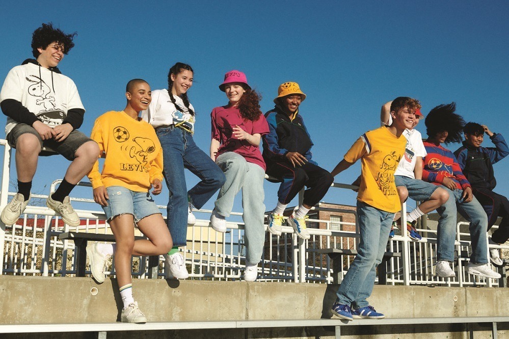 リーバイス×ピーナッツ“スヌーピー”のTシャツやスウェット、80年代スポーツウエアから着想｜写真23