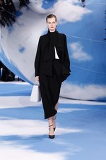 Dior 2013-14年秋冬コレクション - シュールレアリズムとムッシュ ディオールに想いを馳せて｜写真1