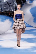 Dior 2013-14年秋冬コレクション - シュールレアリズムとムッシュ ディオールに想いを馳せて｜写真13