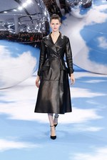 Dior 2013-14年秋冬コレクション - シュールレアリズムとムッシュ ディオールに想いを馳せて｜写真16