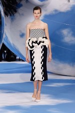 Dior 2013-14年秋冬コレクション - シュールレアリズムとムッシュ ディオールに想いを馳せて｜写真20