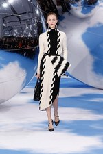 Dior 2013-14年秋冬コレクション - シュールレアリズムとムッシュ ディオールに想いを馳せて｜写真22