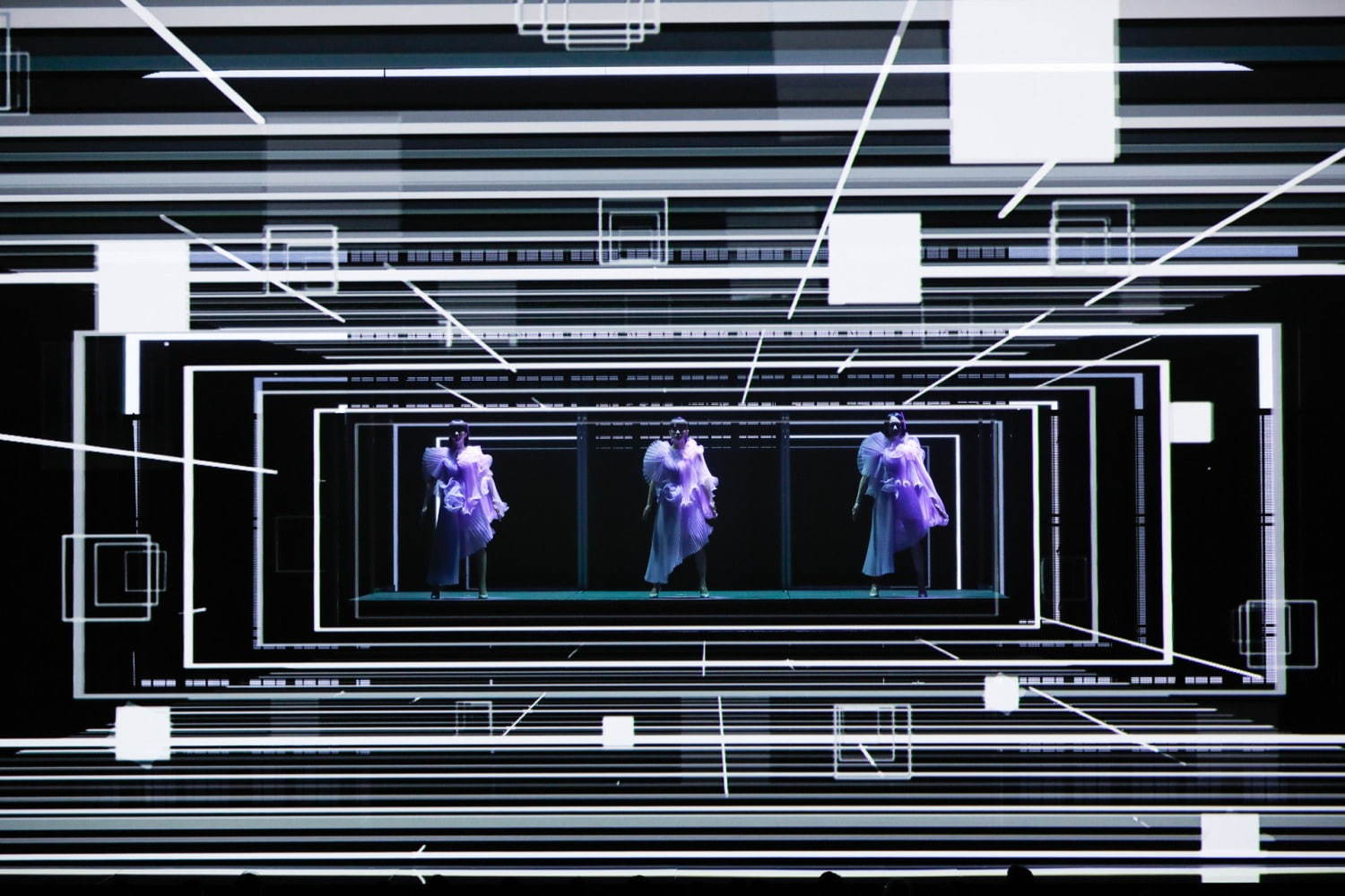 Perfumeのライブ「Reframe 2019」劇場で公開、最新技術による新感覚ライブを映画館で｜写真2