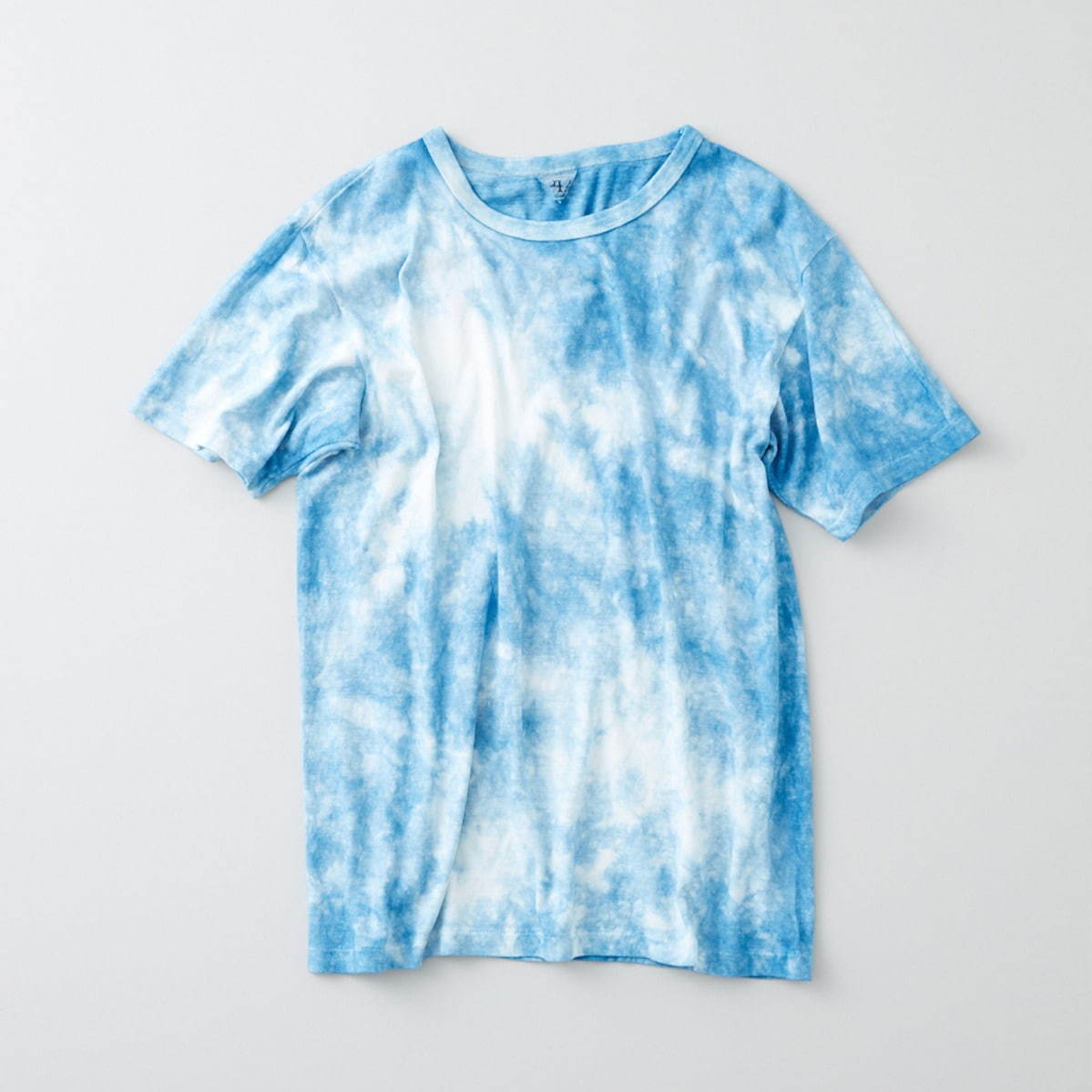 フィルメランジェ×藍染め職人集団リトマスの“タイダイ”Tシャツ、ジーンズのように経年変化｜写真4