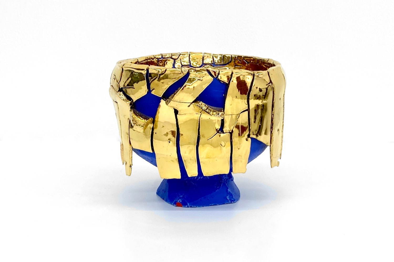 桑⽥卓郎《青化粧金彩梅華皮志野垸(Blue-slipped gold Kairagi Shino bowl)》