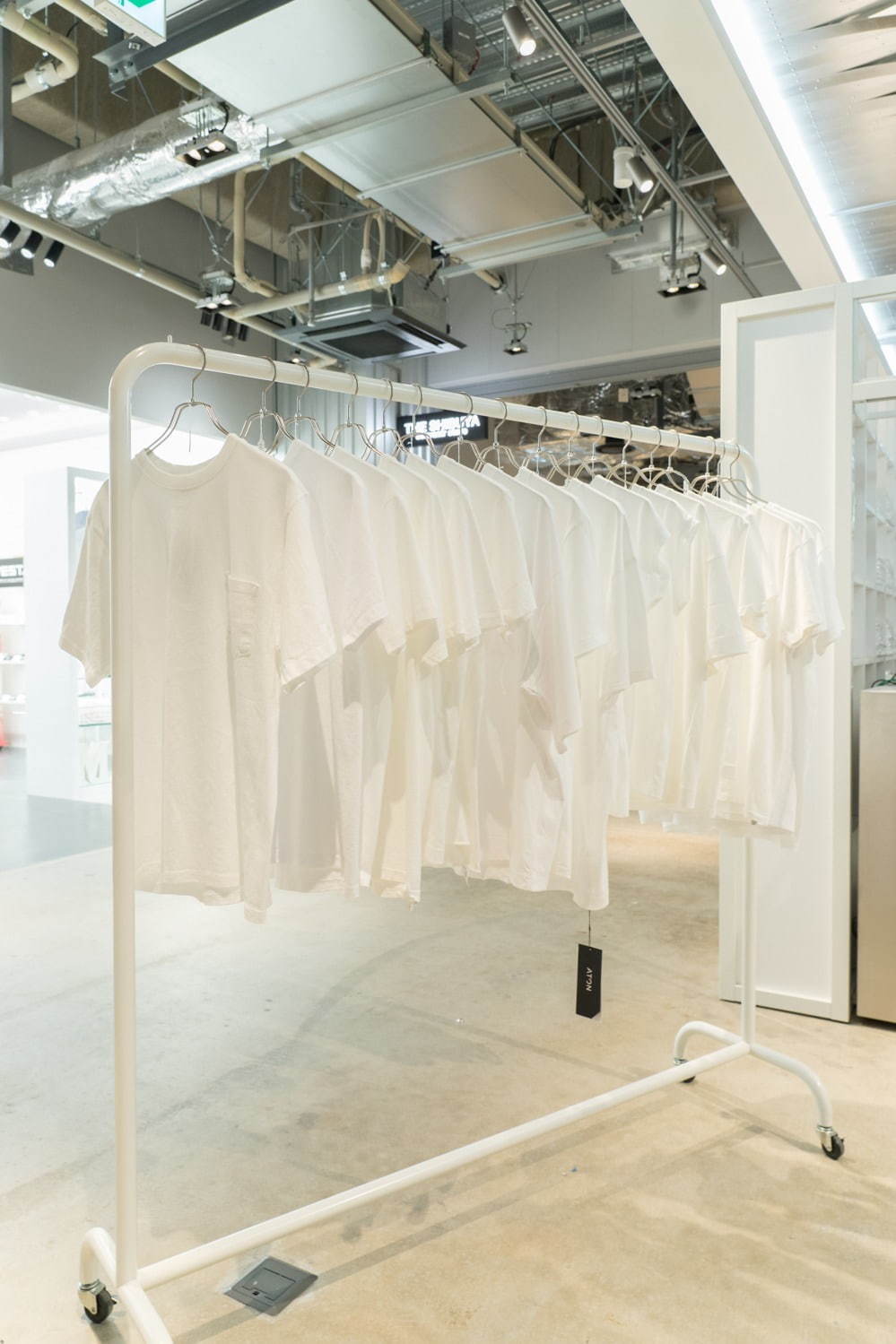 白無地tシャツ専門店 シロティ が渋谷 ミヤシタパークに 厳選約30ブランドを集積 ファッションプレス