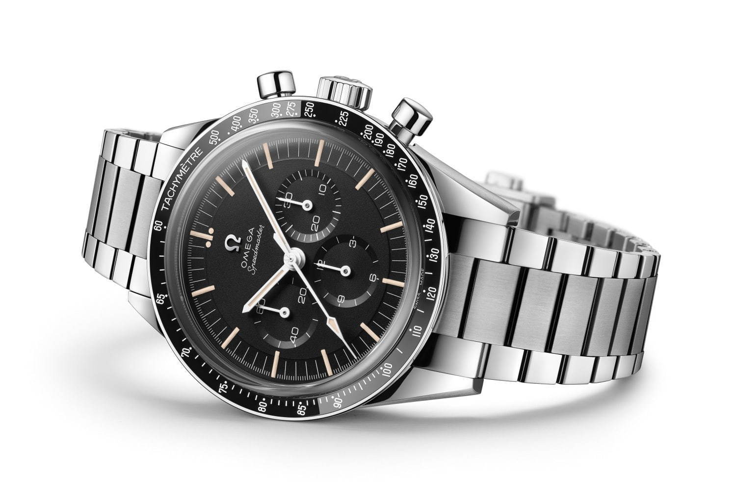 〈オメガ〉人類初の“宇宙遊泳”にオマージュを捧げるシルバー腕時計「スピードマスター」