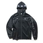 ソフ×キネのTシャツ＆パーカー、ミヤシタパークを背景にした“キネ ガール”＆ロゴを配して｜写真16