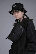 キャンディ ストリッパー×ニューエラ“反転ロゴ”キャップ＆バケットハット、撥水ウエストバッグも｜写真3