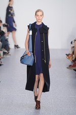 クロエ(Chloé) 2013-14年秋冬コレクション - 秘められた少女性と意志の強さを込めて｜写真28