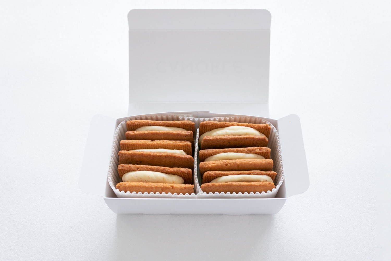 “食べるバター”の「カノーブル」初のバターサンド、バターをそのまま食べているような複雑な味わい｜写真2