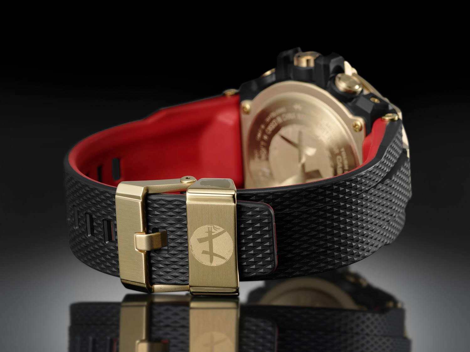 G-SHOCK×八村塁の初コラボ腕時計、“八”ロゴを刻んだブラック×ゴールドカラー｜写真4