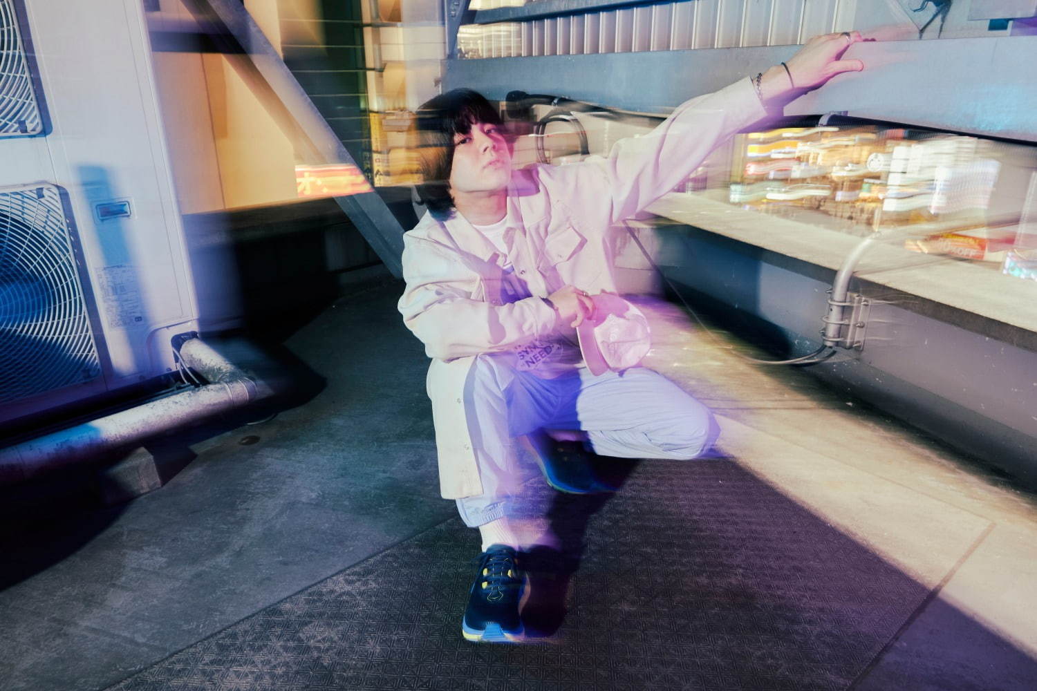 ホカ オネオネ×アトモスのスニーカー、“東京のネオン”から着想したカラー＆厚底ソール｜写真27