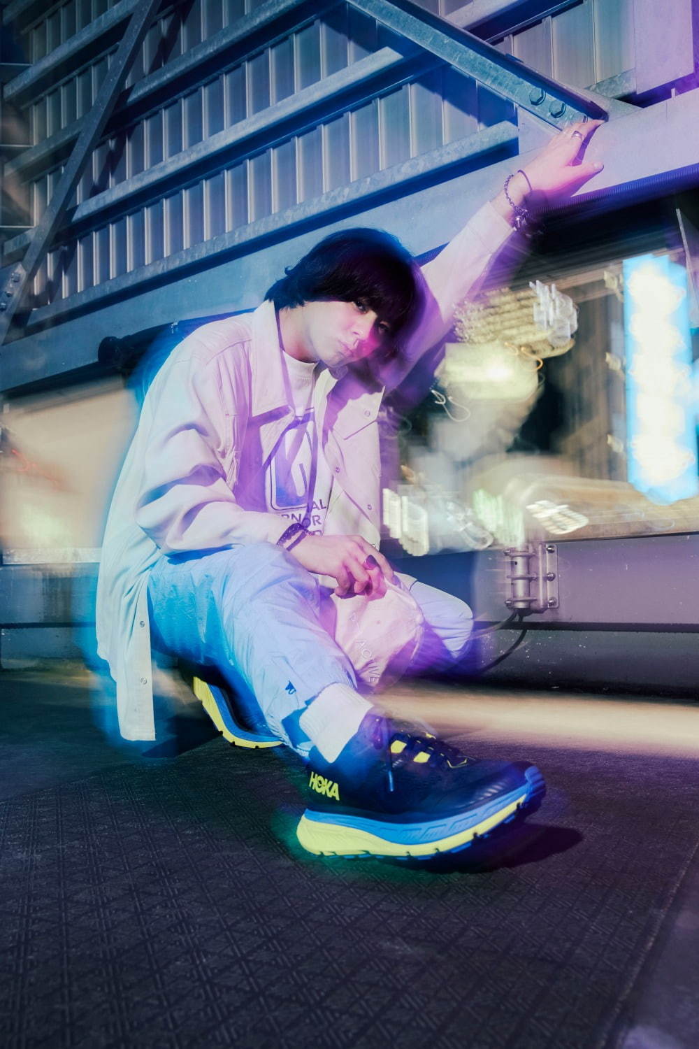 ホカ オネオネ×アトモスのスニーカー、“東京のネオン”から着想したカラー＆厚底ソール｜写真28