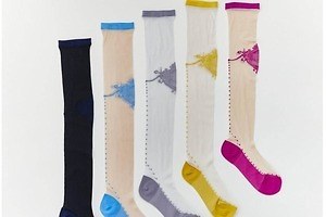 アンティパスト20年秋冬、ラインストーン付き＆“とさか(鶏冠)”モチーフの透け感シースルーソックス