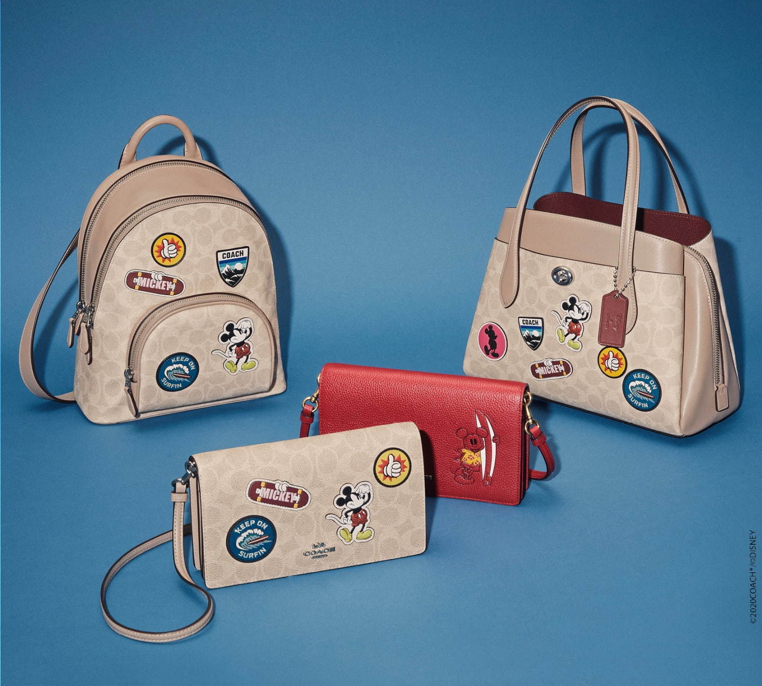 左上) DISNEY x COACH Carrie Backpack 23 64,000円＋税
右上) DISNEY x COACH Lora 30 70,000円＋税