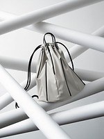 グッド グッズ イッセイ ミヤケが移動式店舗に！銀座＆南船場で限定ショップ、“提灯”バッグなど販売｜写真5