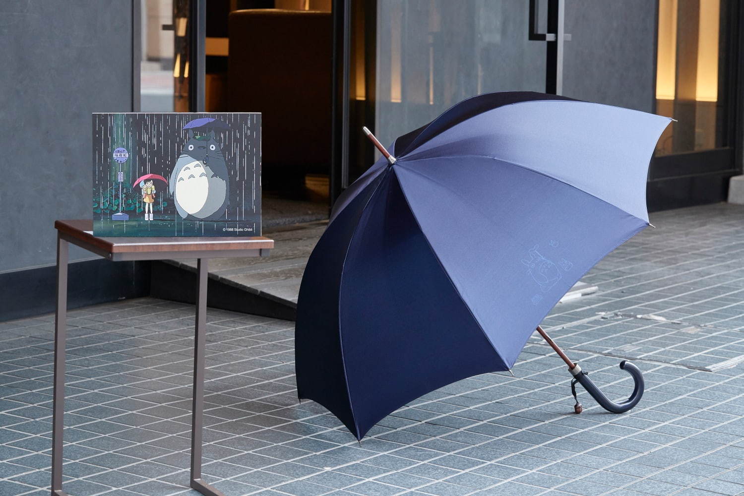 『となりのトトロ』サツキがトトロに渡した雨傘を再現、高級傘メーカー前原光榮商店から｜写真1