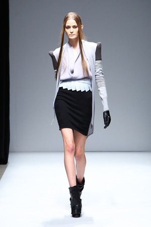 アリウナ・スール(ARIUNAA SURI) 2013-14年秋冬ウィメンズコレクション  - 写真2