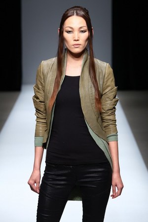 アリウナ・スール(ARIUNAA SURI) 2013-14年秋冬ウィメンズコレクション  - 写真8