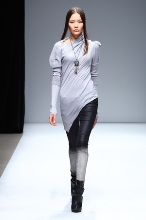 アリウナ・スール(ARIUNAA SURI) 2013-14年秋冬ウィメンズコレクション  - 写真11