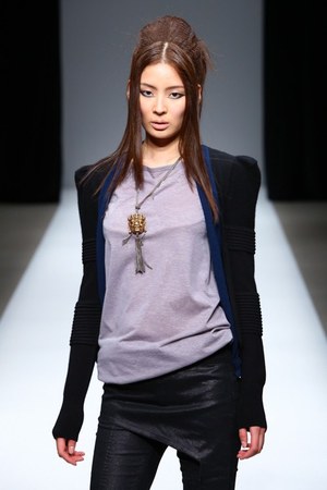 アリウナ・スール(ARIUNAA SURI) 2013-14年秋冬ウィメンズコレクション  - 写真34