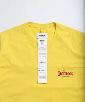 ダブレット×ウィズム“ファミレス”ユニフォーム風Tシャツ、紙ナプキン風ハンカチのプレゼントも|写真13