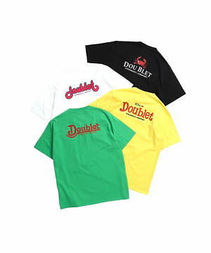 ダブレット×ウィズム“ファミレス”ユニフォーム風Tシャツ、紙ナプキン風ハンカチのプレゼントも|写真1